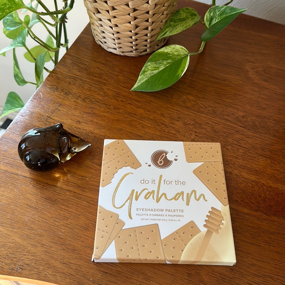 Beauty Bakerie- NWT do it for the graham eyeshadow palette.